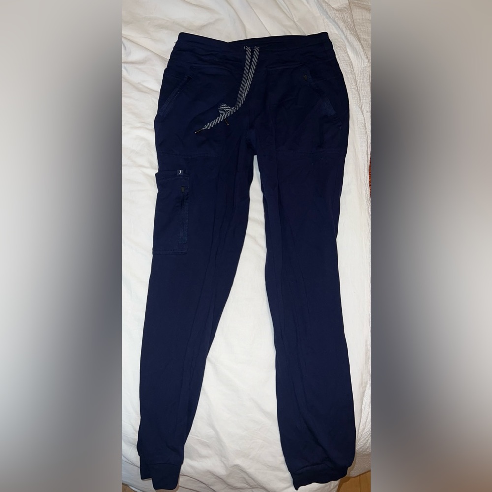 JAANUU 10 pocket scrub jogger, small petite